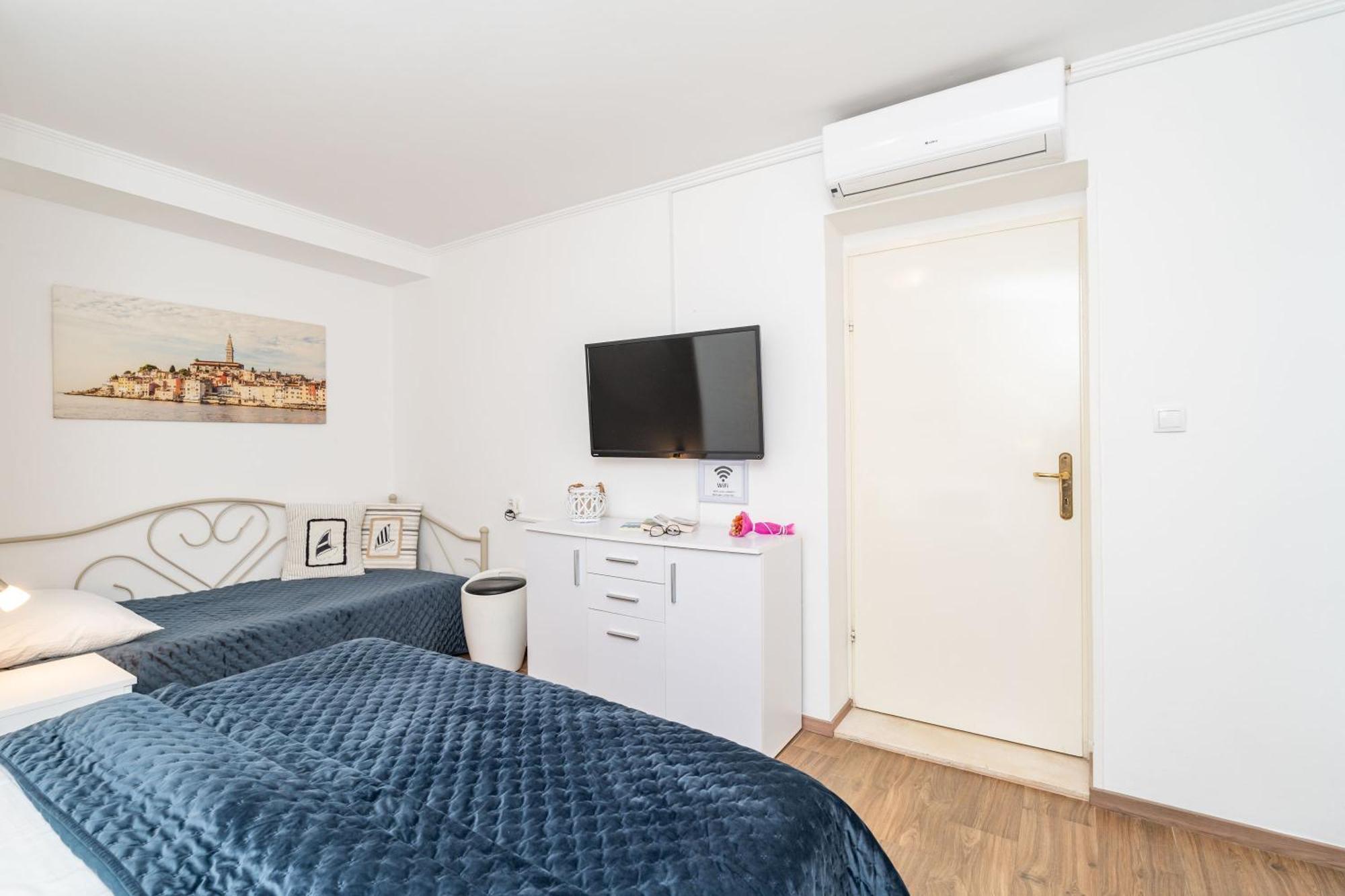 Apartments And Room Lora Dubrovnik Bagian luar foto